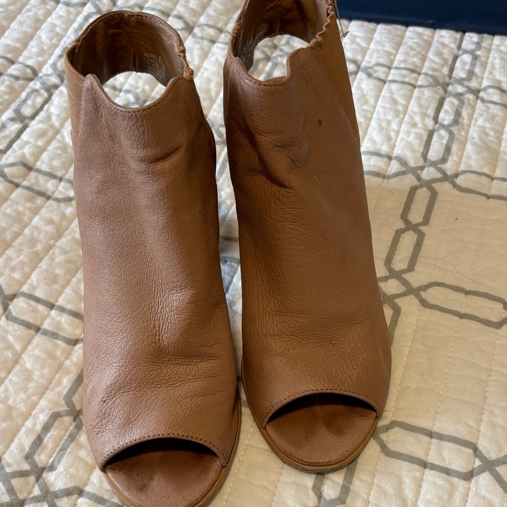 Steve Madden Tan Brown Peep-Toe Leather Booties